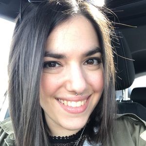 Meet your Posher, Joelle